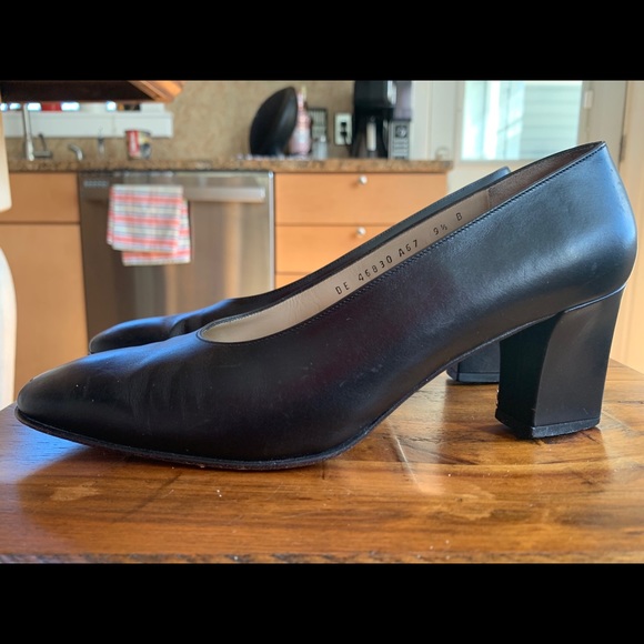 Salvatore Ferragamo 2.5 inch Navy Pumps - Picture 2 of 9